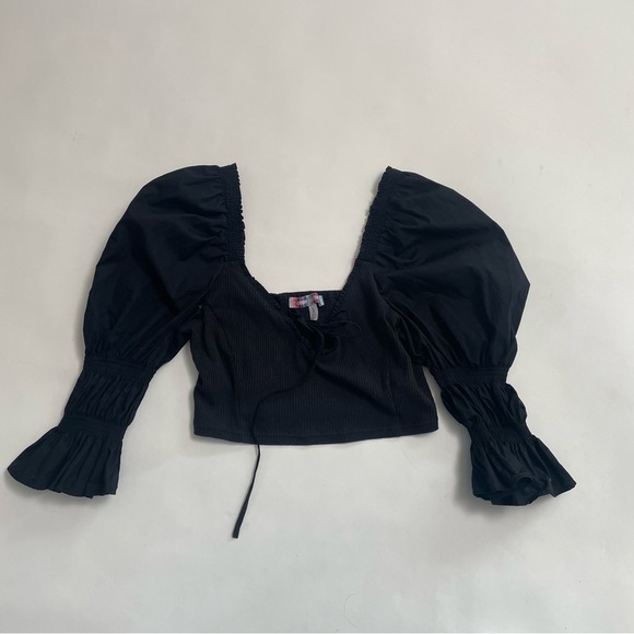 Urban Outfitters Tops - URBAN OUTFITTERS cropped puff sleeve top